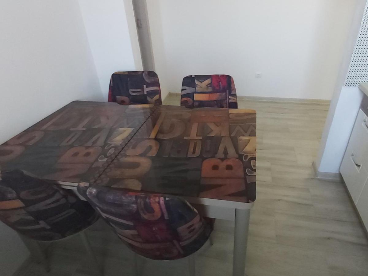 Studio Elisa Lägenhet Caransebeş Exteriör bild